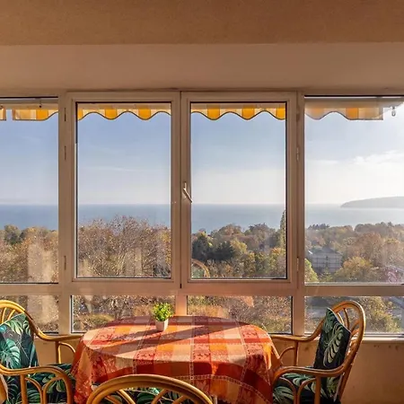 Apartment Above The Sea Wake Up Over Blue Horizon